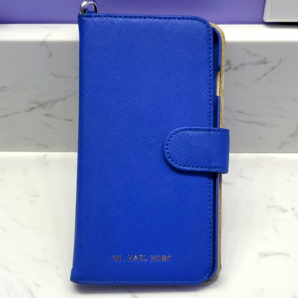 Michael Kors 💙 IPhone 7+ magnetic wallet & case 💙 Authentic *